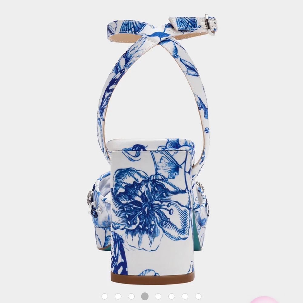 Betsey Johnson Brody White/Blue Floral Sandals NWT - Picture 4 of 13